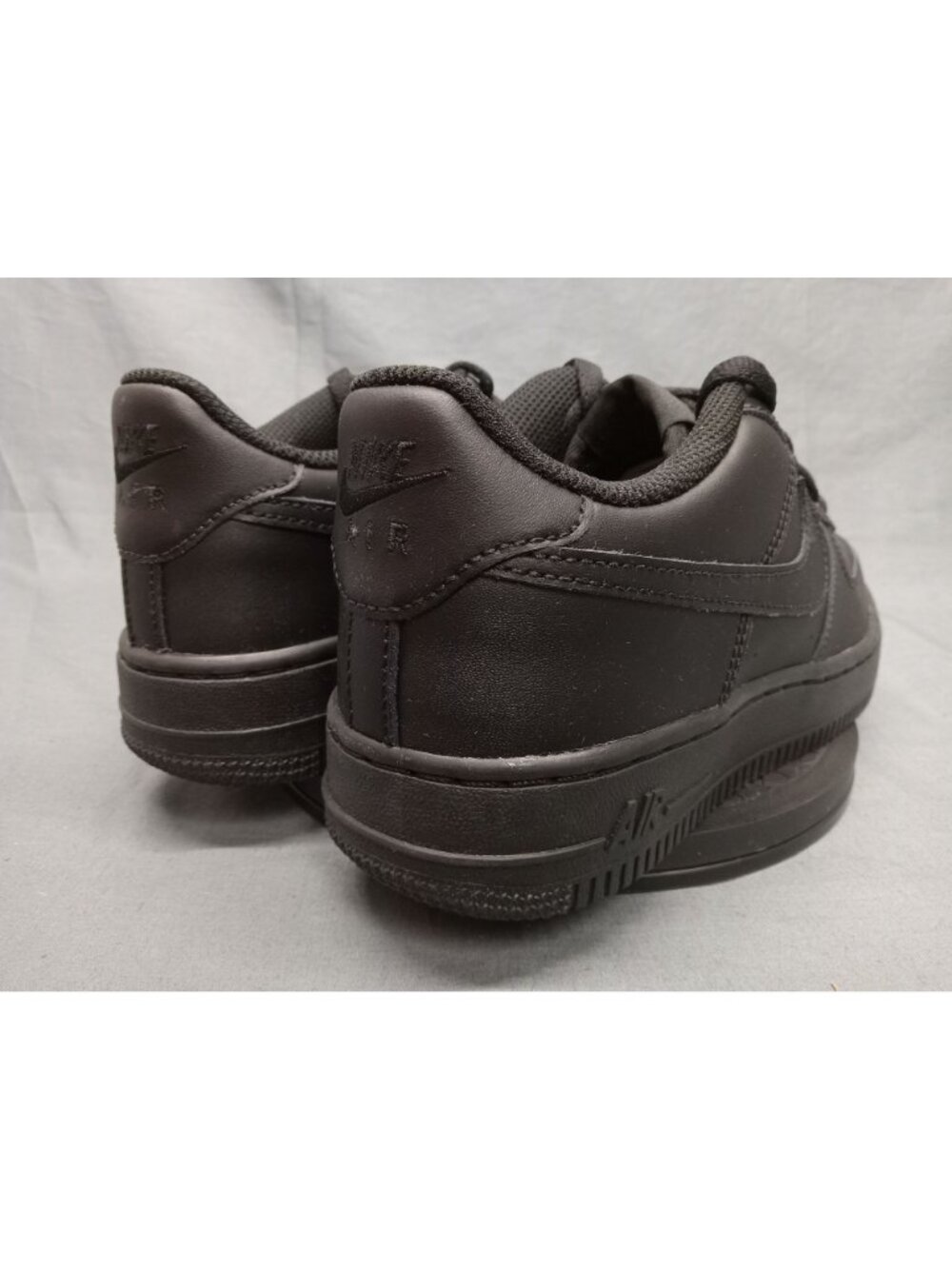 Nike Air Force 1 LE (GS) Sneakers Triple Black Boys Size 5.5 NEW NO BOX! - Picture 5 of 11